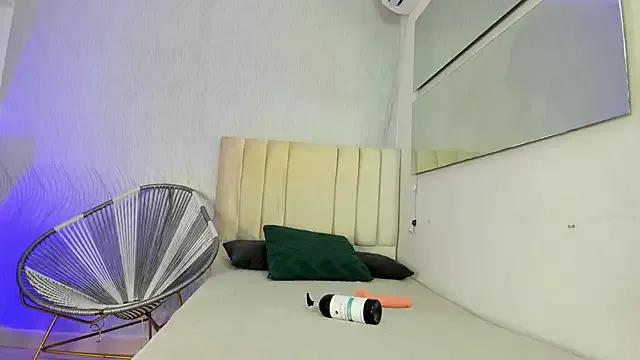 juliana_luque from StripChat is Freechat