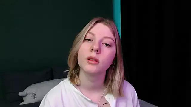 Juliana_Sunny from StripChat is Freechat