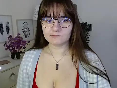 Julie_Diamond from StripChat is Freechat