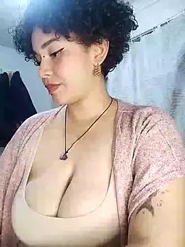julieta_robert from StripChat is Freechat
