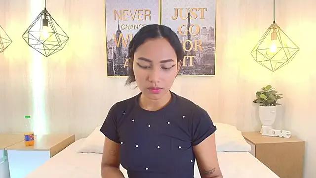 Juliie_coper from StripChat is Freechat