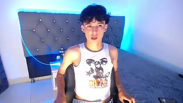 JULLIAN_ from StripChat