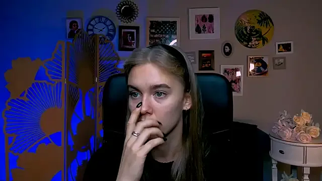 JuneWoods from StripChat is Freechat