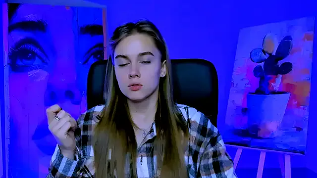 JuneWoods from StripChat is Freechat