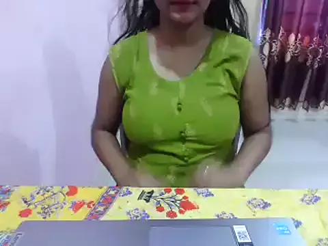 JustinaIra from StripChat