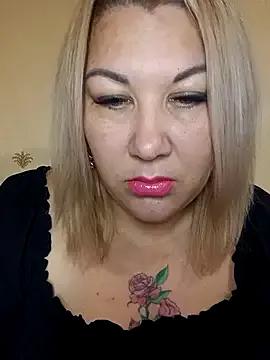 Karamelkaxq from StripChat is Freechat
