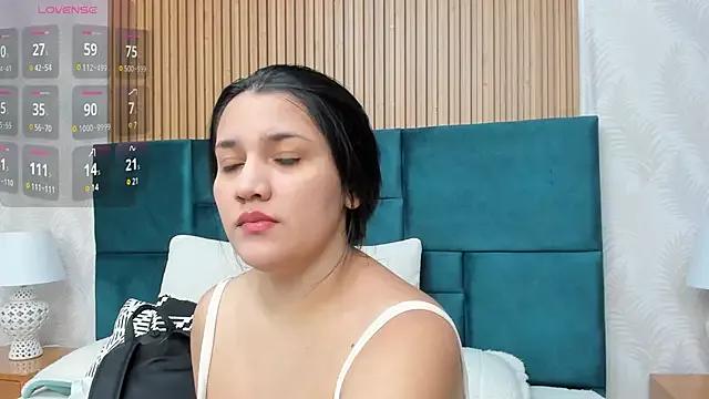 Kareena_chopra from StripChat is Freechat
