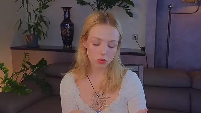 KarenHiill from StripChat is Freechat