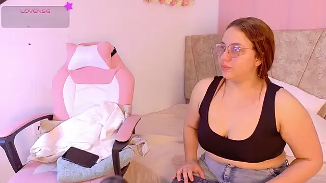 Karina_Wong from StripChat is Freechat