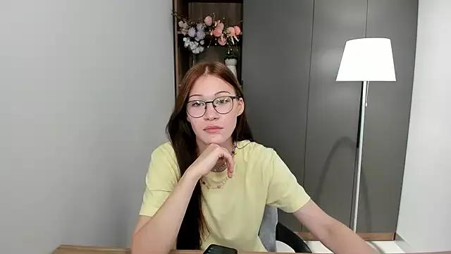 KarisaKusner from StripChat is Freechat