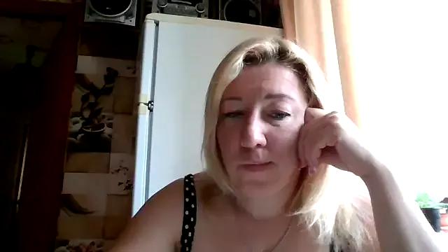 KarolinaLoverxq from StripChat is Freechat