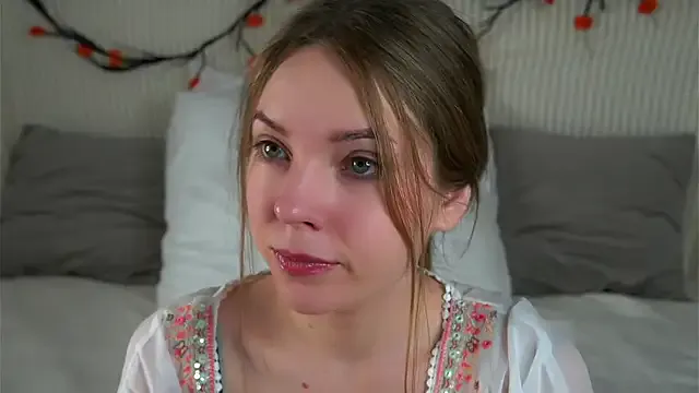 KarriBrownd from StripChat is Freechat