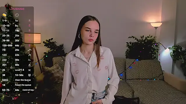 KarriVoisinet on StripChat 