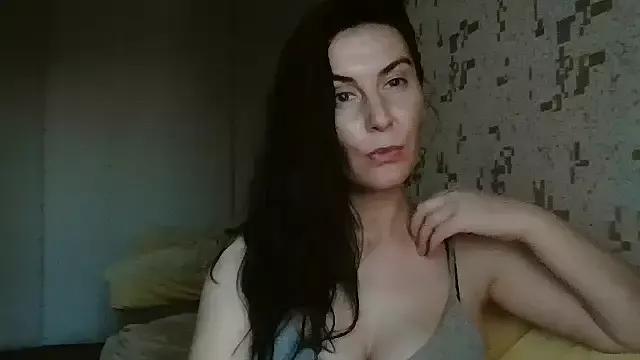 KatalinaQE from StripChat is Freechat