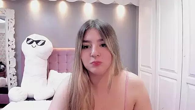KatieCollins_ from StripChat is Freechat