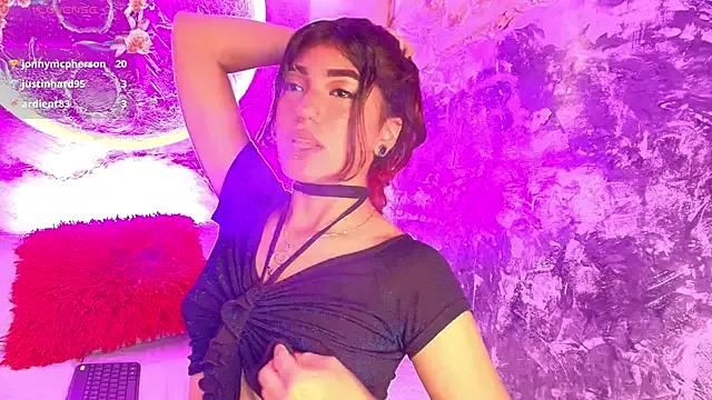 katierouge_ from StripChat is Freechat