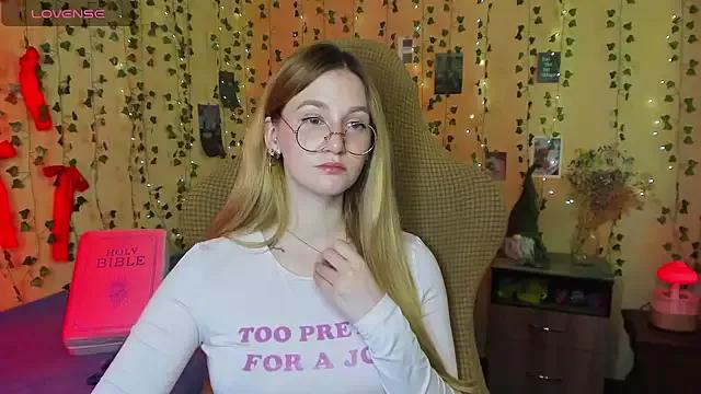Katrina_George from StripChat is Freechat