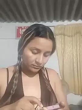 katyevans_xh from StripChat is Freechat