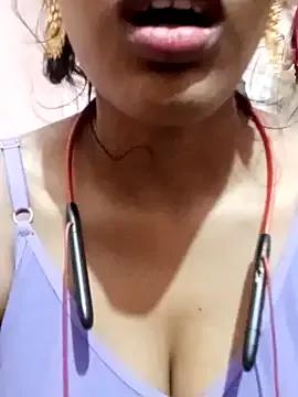Kaviyaponnu0987 from StripChat