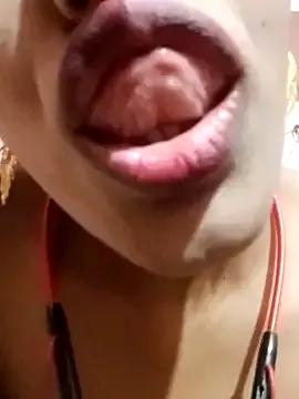 Kaviyaponnu0987 from StripChat