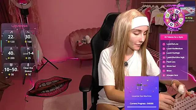 kaylaxsweet from StripChat is Freechat