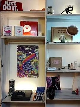 Cling to live show with keilabassi77 from StripChat 