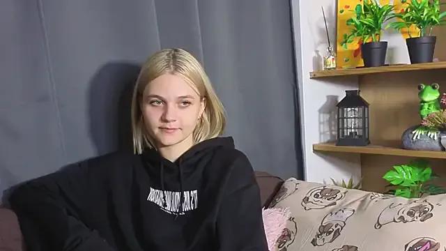 KelleDomin from StripChat is Freechat