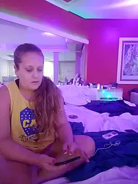 Kellenzinha from StripChat