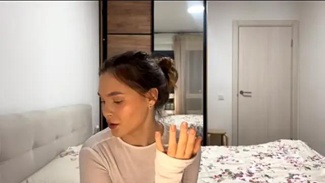KellieErck from StripChat is Freechat