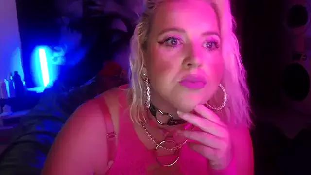 kelly__kiss71 from StripChat