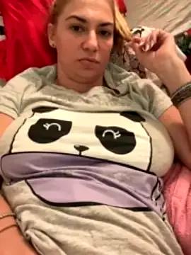 kelly_biguns from StripChat