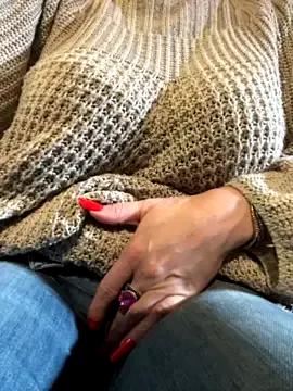 kelly_biguns from StripChat