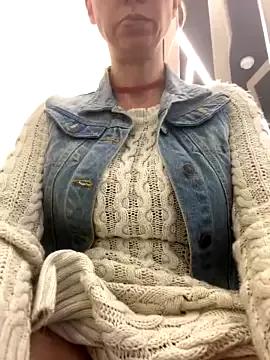 kelly_biguns from StripChat