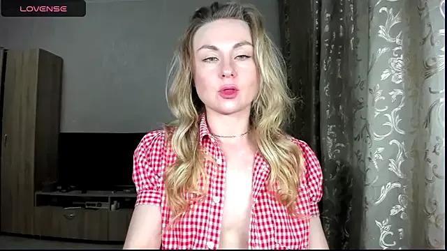 kelly_copperfield from StripChat
