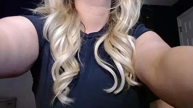 Cling to live show with kellynicolexoxo95 from StripChat 