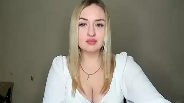 KennaJamess8 from StripChat