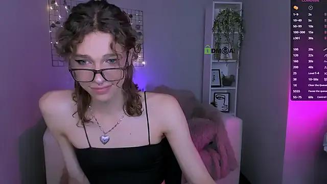 kevi_sunn from StripChat is Freechat