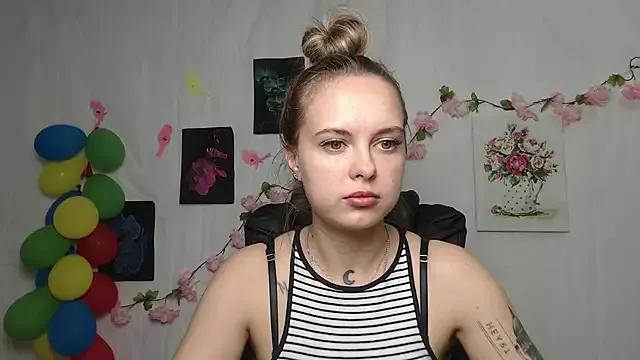 KhaleesiMoon from StripChat is Freechat