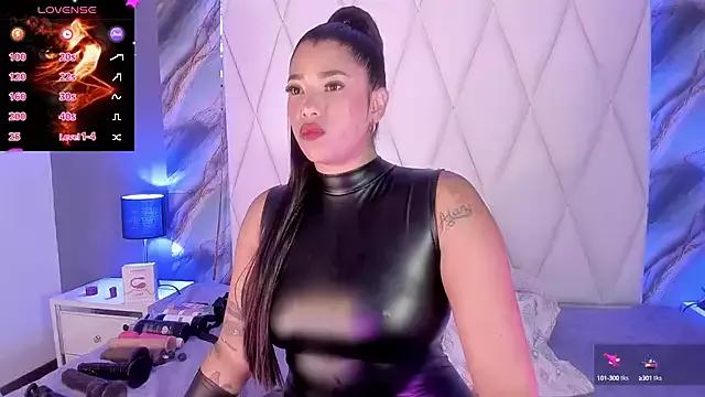 KiimmySantos from StripChat is Freechat