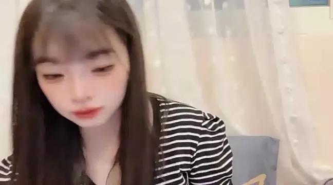 Kiki041010 from StripChat