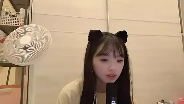 Kiki041010 from StripChat
