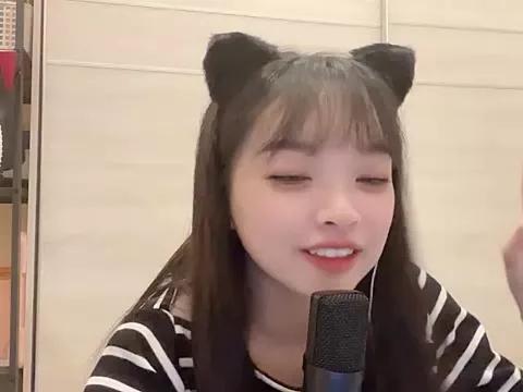 Kiki041010 from StripChat