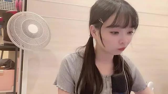 Kiki041010 from StripChat