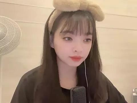 Kiki041010 from StripChat