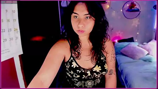 kiki_cavilll from StripChat