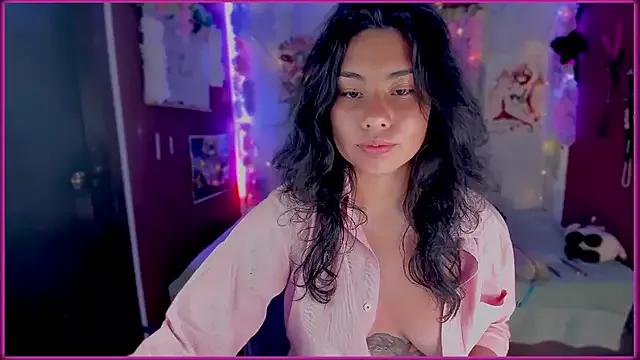 kiki_cavilll from StripChat