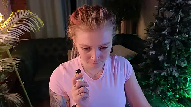 Kiki_shay on StripChat 