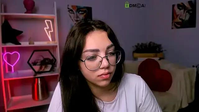 kiki_swan from StripChat