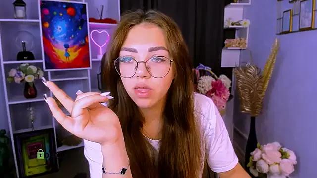 kiki_swan from StripChat
