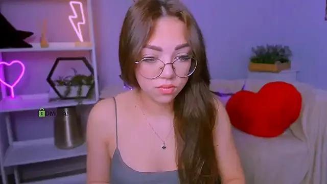 kiki_swan from StripChat